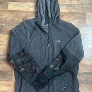 Oakley Men's Dark Gray Jacket with Camouflage Sleeves